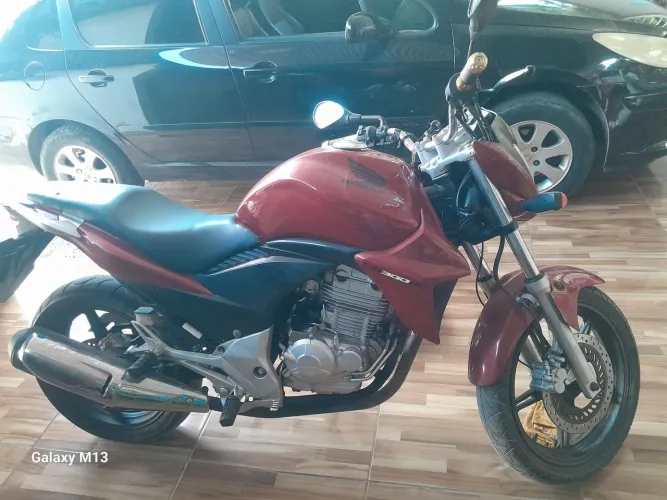 moto CB 300 ano 200013