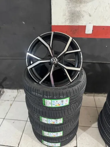 Conjunto de rodas e pneus Esportivos aro 17 5x100