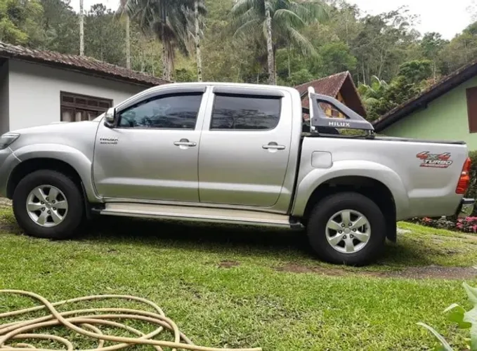 Toyota Hilux CD SRV D4-d 4X4 3.0 TDI Diesel AUT 2012
