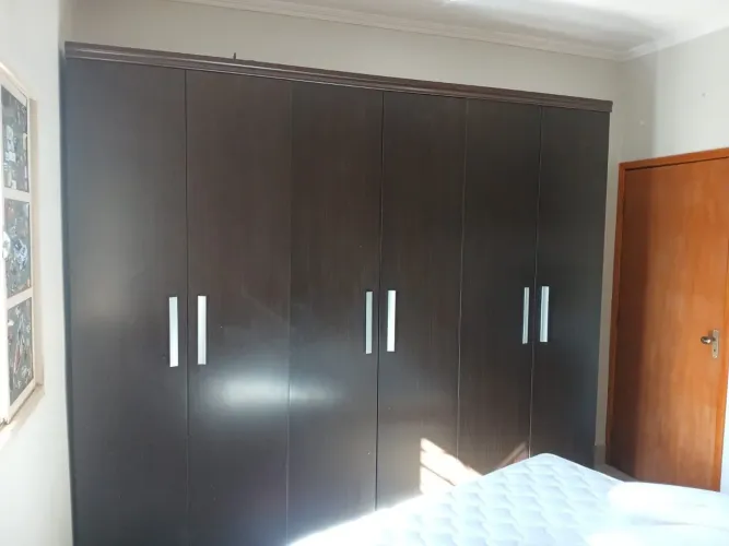 Guarda-roupas 6 portas 2,66C x 2,35A x 0,56L Cor cafe