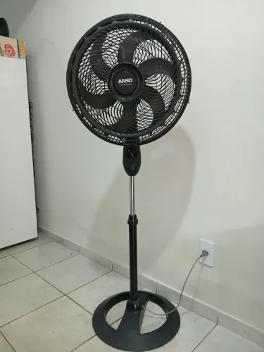Ventilador de pé arno