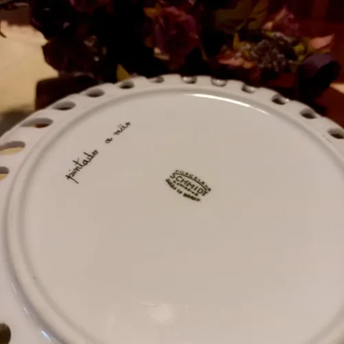 Prato decorativo vazado pintado a mão Porcelana Schimidt