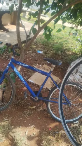 Bicicleta boa aro 26 bom só tá sem a catraca de trás