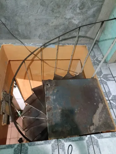Vendo escada caracol valor 1.500,00