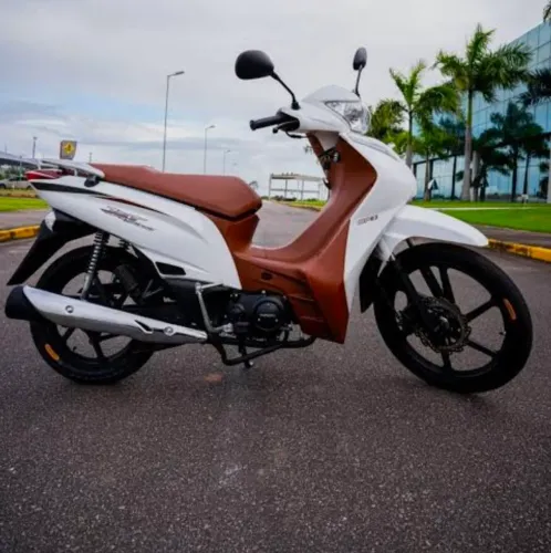 Moto revisada a menos de um mês.