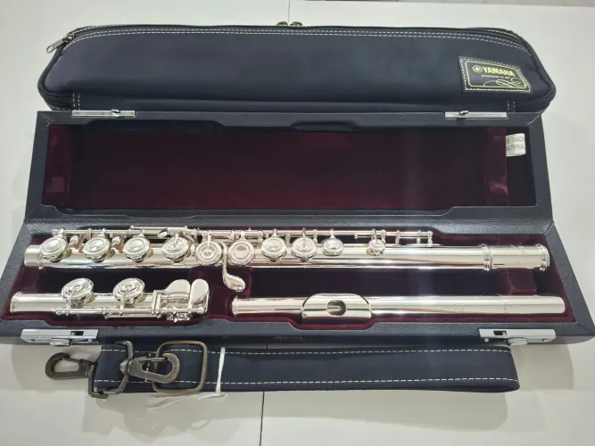 Flauta transversal yamaha yfl 811 japan toda prata