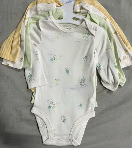 Kit body Carters 18 meses novos