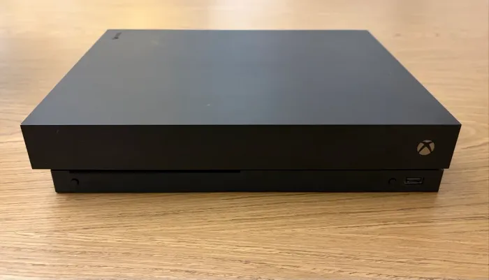 Xbox One X 1TB + Controle Original+ Jogos