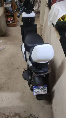 Vende se moto elétrica