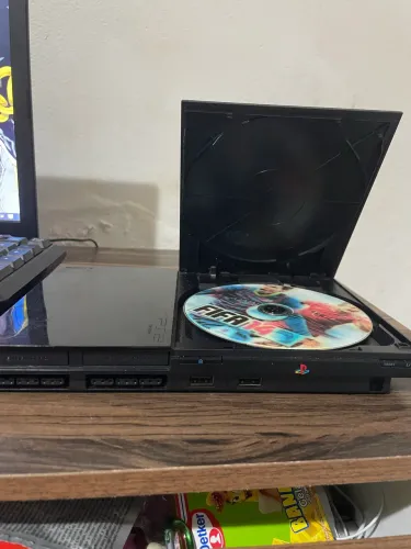 Ps2 slim + fifa 2014 e um controle.