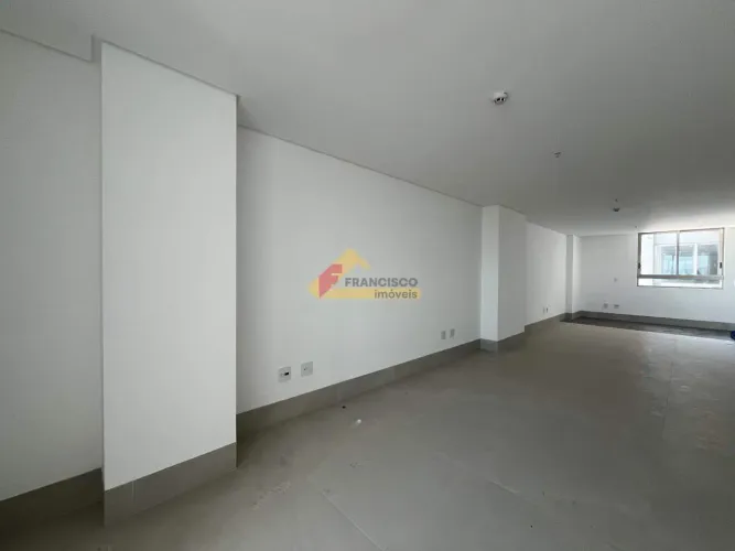 Sala comercial localizada no Centro