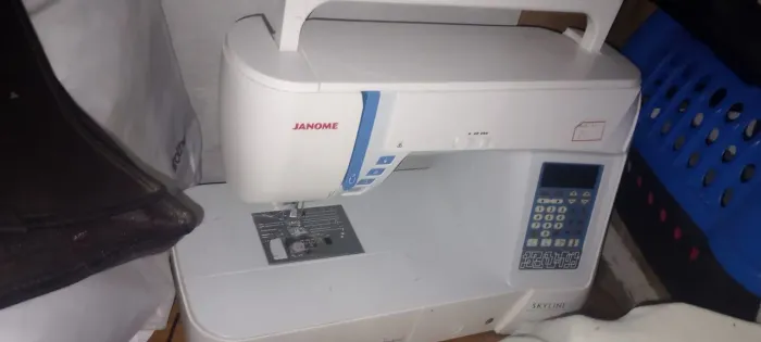 Vendo máquina de costura Janome