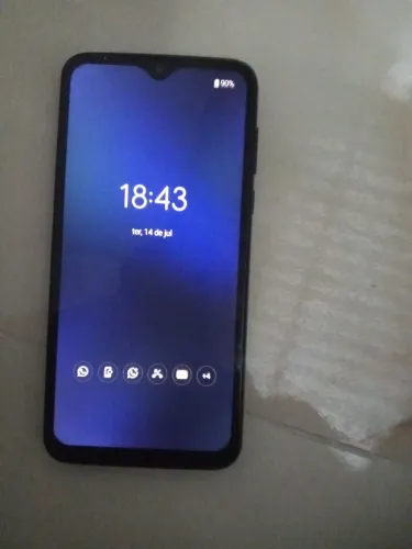 Estou vendendo esse moto g 8 porque comprei um novo .
