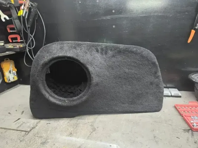 Caixa Acústica Lateral Volvo Xc60 2022 Para Subwoofer 10'