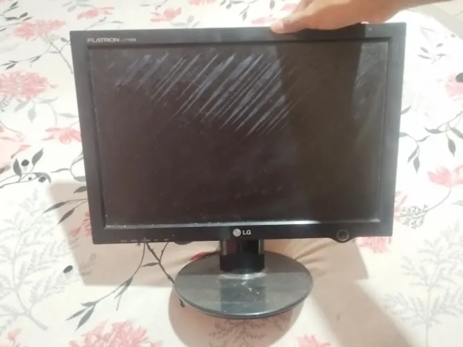 MONITOR DA LG COM DEFEITO NA TELA