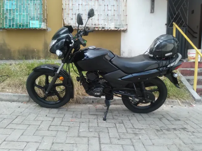 Moto toda boa revisada peças novas só pegar e rodar . 