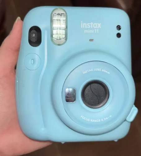Câmera instax (instantânea ) com bag e dois pacotes de filme incluso 