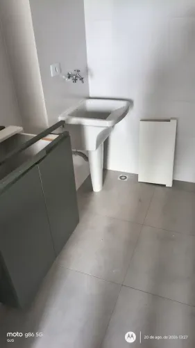 Tanque lavar roupas marca roca 31 litros com coluna novo. 