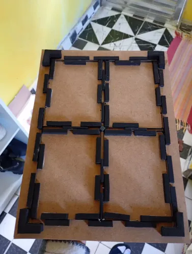 Faça de corte e vinco semi nova em ótimo estado tamanho A4 com retângulos 10x14