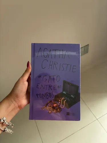 LIVRO UM GATO ENTRE OS POMBOS