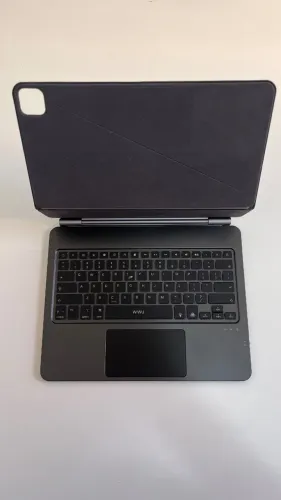 Capa Teclado Magnética Magic WiWU compatível com Ipad 13 polegadas.