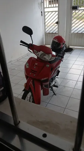 vendo motocicleta sinquentinha muitobem conservada toda certinha está impecável aceito pro