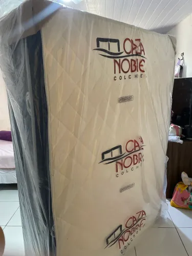 Cama de casal box completa! Nunca usada.