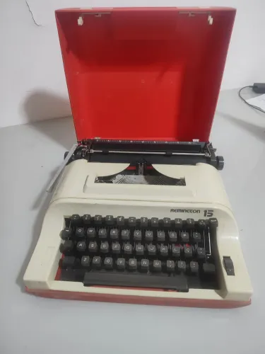Máquina de escrever Remington 15