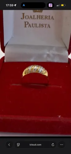 Anel banhado a ouro com detalhes em prata 