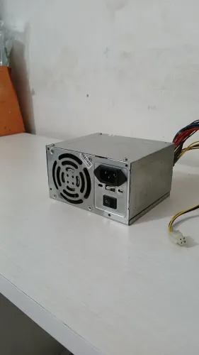 Fonte ATX genérica (usada, testada e funcionando) - conector 20+4 pinos