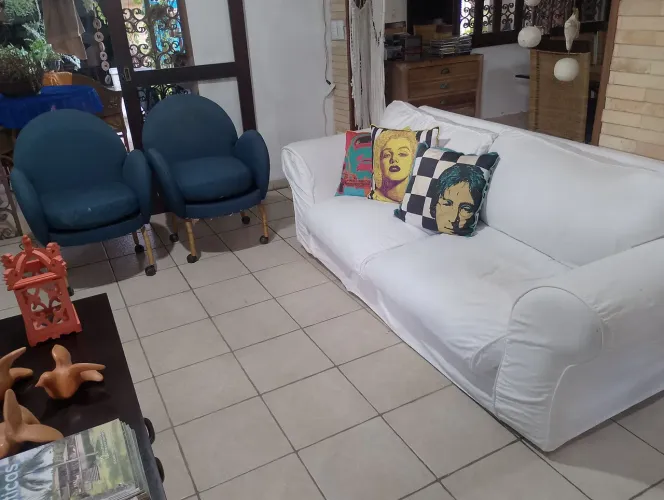 Sofá e cadeiras