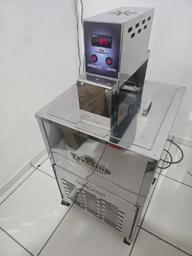 Maquina p picoles Tecnofrio e 4 formas inox!! Ate 100 picoles hora!!