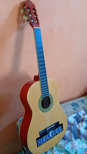 Violão clássico e acústico. Harmonics