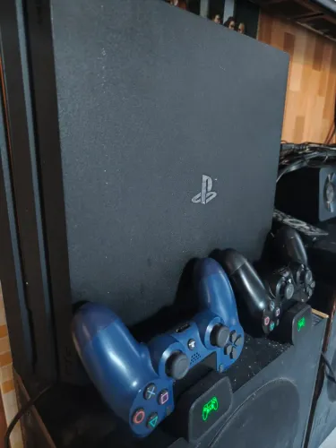 Ps4 pro 1tb Na garantia ainda (PlayStation 4 pro) não troco.