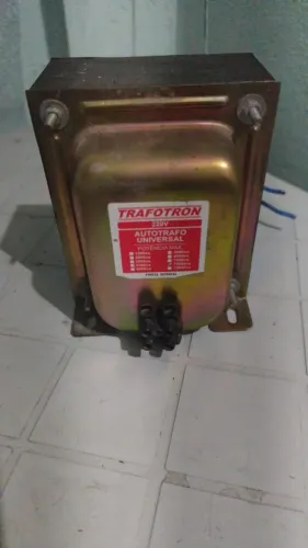 Fonte transformador de 220 para 110 semi novo 