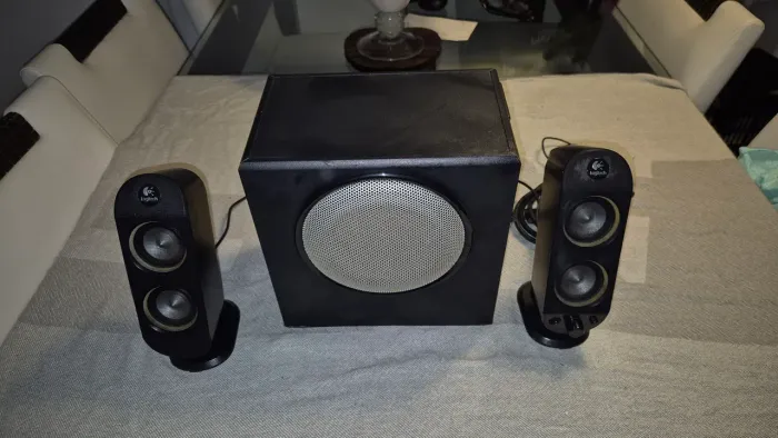 Caixa de Som 2.1 Logitech X-230