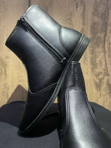 Bota Feminina Beira Rio Salto Baixo e Cano Curto Com Zíper.