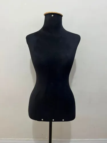 Manequim Feminino Forrado com Pedestal