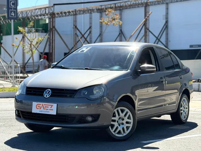 Volkswagen Polo Sedan 1.6 MI Total Flex 8V 4P 2014