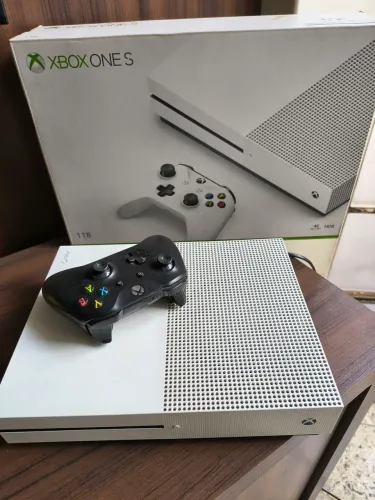 Vende-se Xbox one s 1 tb