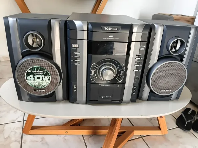 Vende-se Som Toshiba conservado