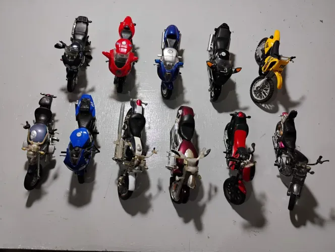 Coleção de motos em miniatura 