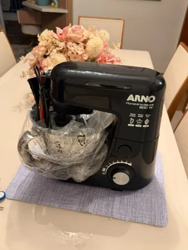 Vendo batedeira planetária Arno sem uso