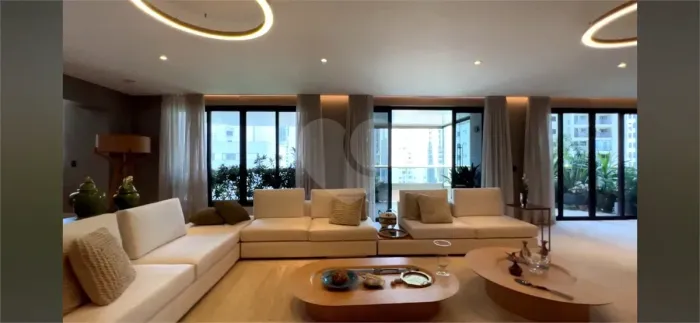Sofisticação e Elegância em 578 m² no Coração dos Jardins