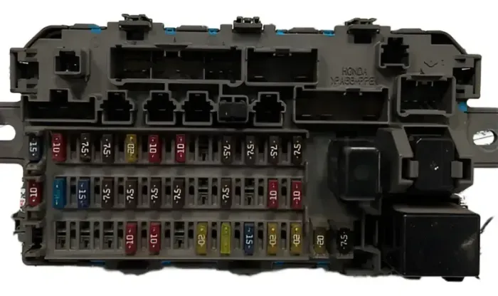 Caixa Fusível Honda Civic 1.6 16v 98/00 38600s04y01 N21v (Usado) / V12