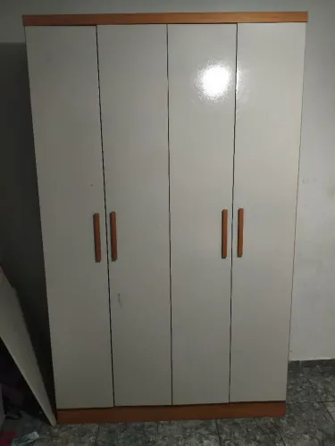 Guarda roupa semi novo