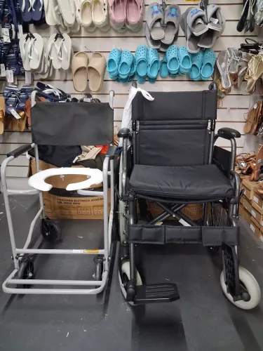 Cadeira de Rodas + Cadeira para Banho - Seminovo