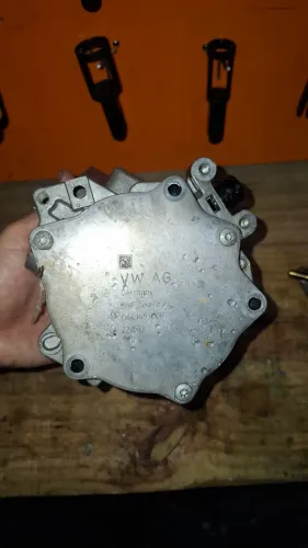 Bomba de alta com bomba de vácuo<br>Audi A4 1.8tfsi<br>Audi A3 1.8tfsi<br>06K 145 100B