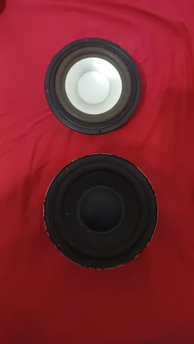 Alto falantes. Leia toda a descrição a baixo .
