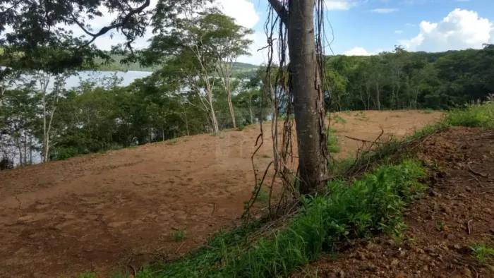 Terreno na beira da represa de Miranda!